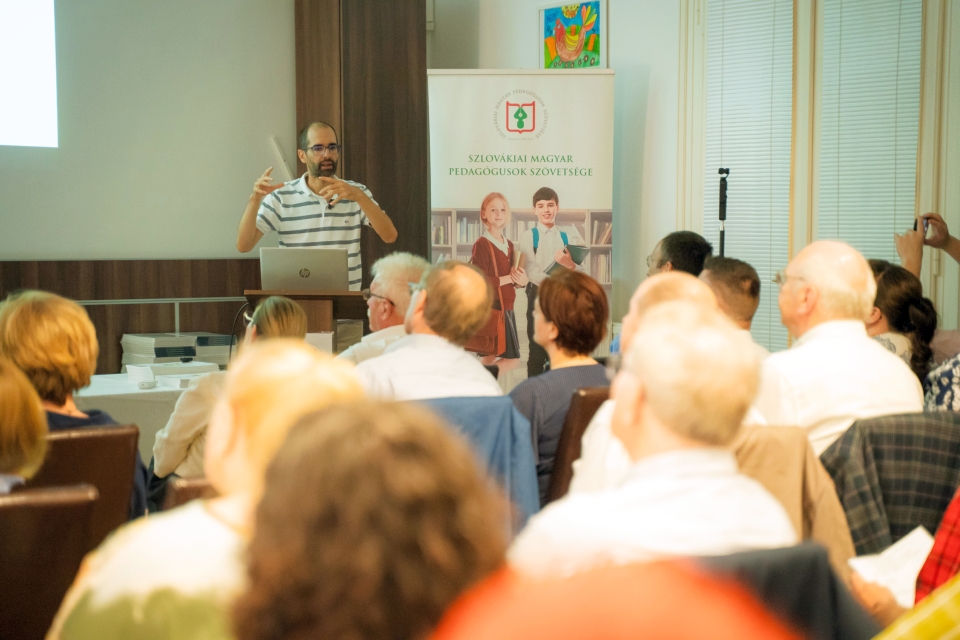 A Szlovákiai magyar közoktatási atlasz bemutatója Komáromban